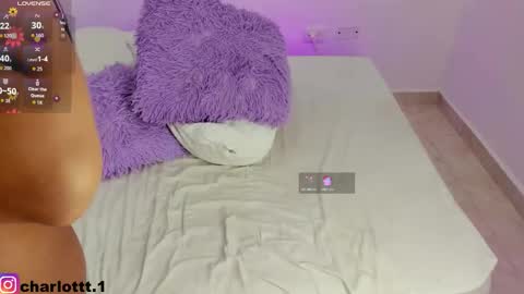 Snapshot of charlott25_ chatting on November 19, 4:01 am charlott online show from November 19, 4:01 am