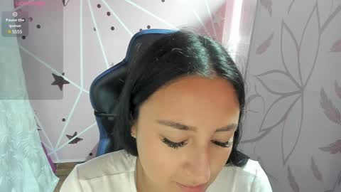 charlott_daphne online show from December 19, 11:25 pm