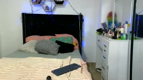 Snapshot of charlotte_027 chatting on May 23, 5:12 am charlotte_027 online show from May 23, 5:12 am