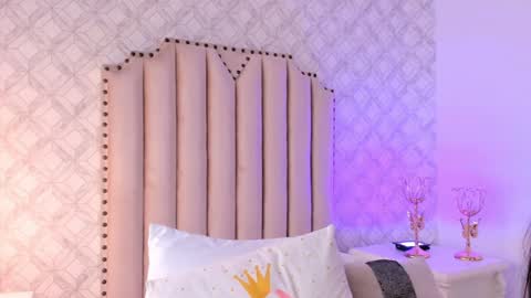   Charlotte  online show from December 19, 8:02 pm