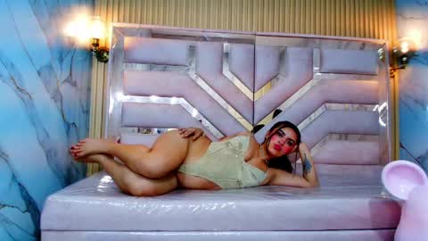 Snapshot of charlotte__r_ chatting on June 6, 2:00 pm Charlotte online show from June 6, 2:00 pm