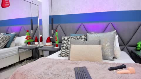 Charlotte online show from December 22, 2:27 pm