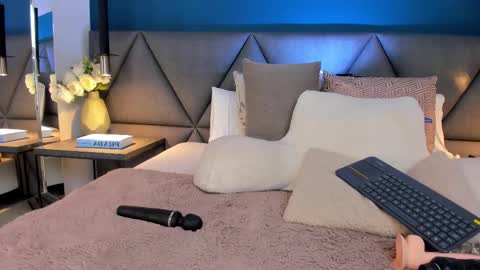 Charlotte online show from February 24, 4:47 pm