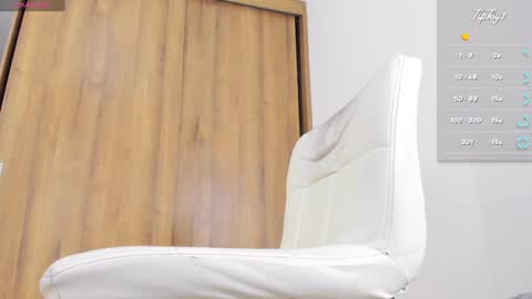 Snapshot of charlotte_cruzxx chatting on December 28, 5:33 am charlotte_cruzxx online show from December 28, 5:33 am