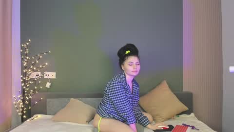 Snapshot of charlotte_daly chatting on February 2, 10:35 am Charlotte online show from February 2, 10:35 am