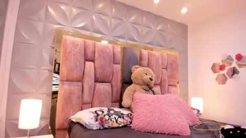 Charlotte Icee online show from April 18, 2:21 pm