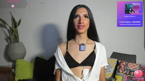 Snapshot of charlotte_laurent1 chatting on May 15, 12:28 am Charlotte Laurent online show from May 15, 12:28 am