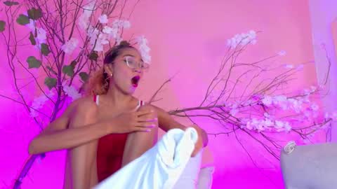 CHARLOTTE online show from March 19, 12:09 pm