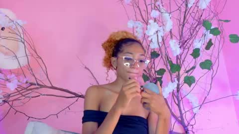 CHARLOTTE online show from April 5, 11:40 am