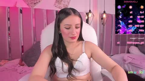 charlotte_walker__ online show from January 25, 5:30 pm