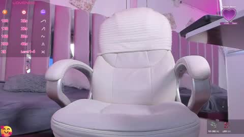 charlotte_walker__ online show from February 8, 2:16 pm