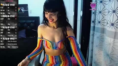 Snapshot of charlotteblue117 chatting on October 19, 9:59 pm charlotte online show from October 19, 9:59 pm