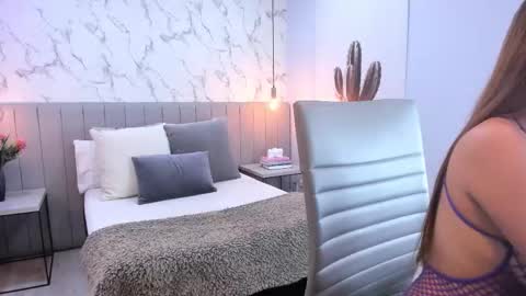 charlottebrownn_ online show from September 11, 12:44 am