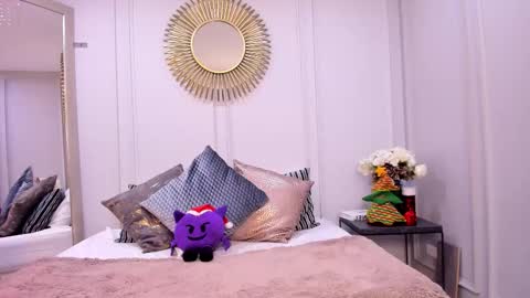 charlottebrownn_ online show from December 17, 5:02 am