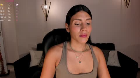 Snapshot of charlottecox_ chatting on December 11, 11:08 am Charlotte online show from December 11, 11:08 am