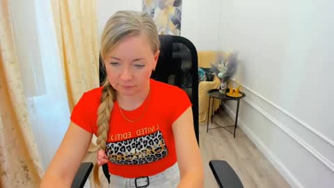 Snapshot of charlottekerti chatting on June 3, 12:52 pm Charlotte online show from June 3, 12:52 pm