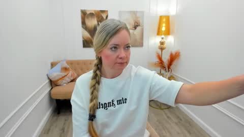 Snapshot of charlottekerti chatting on June 19, 12:31 pm Charlotte online show from June 19, 12:31 pm
