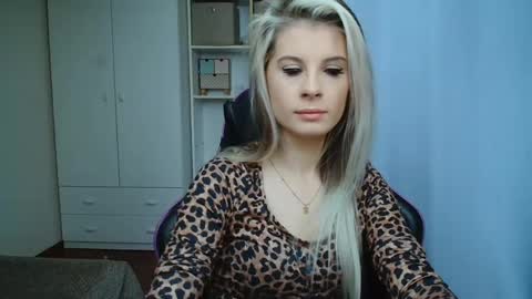 Snapshot of charlottexgold chatting on May 19, 6:20 am CharlotteXGold online show from May 19, 6:20 am