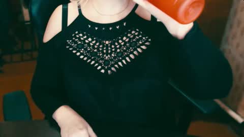 CharlotteXTasty online show from December 4, 9:51 am