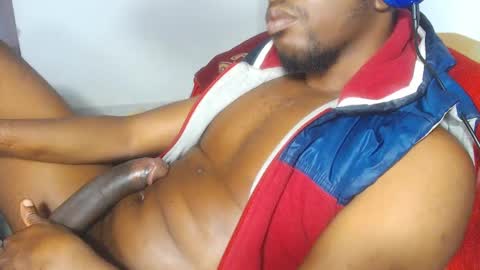 Snapshot of charly_vergonti_ chatting on October 1, 10:38 pm charly_vergonti_ online show from October 1, 10:38 pm