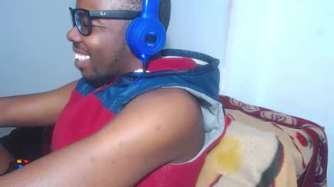 Snapshot of charly_vergonti_ chatting on October 5, 9:51 am charly_vergonti_ online show from October 5, 9:51 am