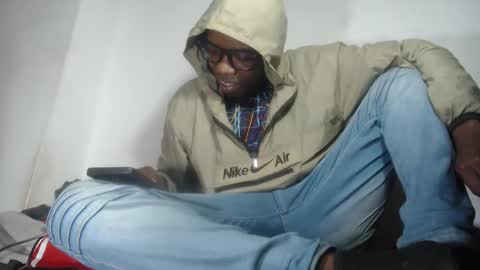 Snapshot of charly_vergonti_ chatting on November 23, 11:48 pm charly_vergonti_ online show from November 23, 11:48 pm