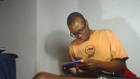 Snapshot of charly_vergonti_ chatting on December 2, 1:33 am charly_vergonti_ online show from December 2, 1:33 am