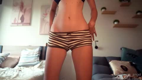 Snapshot of charming_angel_ chatting on November 12, 3:07 am Marseline Chaturbelle online show from November 12, 3:07 am