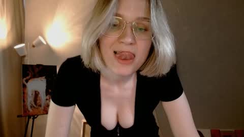 Snapshot of charming_beauty chatting on November 13, 2:10 am Michelle online show from November 13, 2:10 am