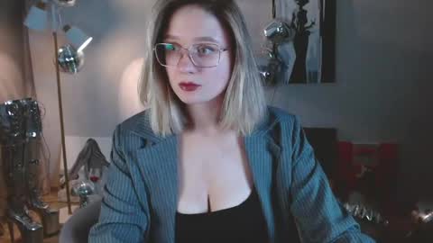 Snapshot of charming_beauty chatting on May 3, 3:01 am Michelle online show from May 3, 3:01 am
