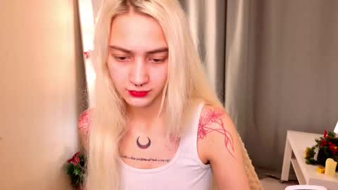 Eva  online show from December 16, 6:07 am