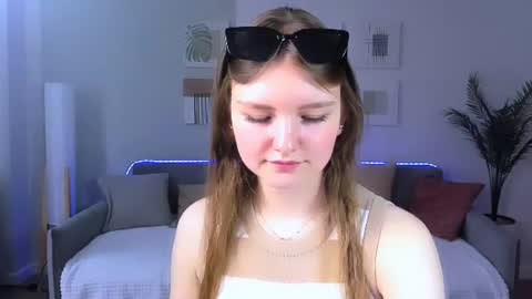 Snapshot of charminglookeva chatting on June 24, 11:20 am Im Eva online show from June 24, 11:20 am