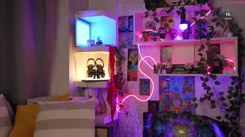 Belle and Miley online show from December 13, 3:43 pm