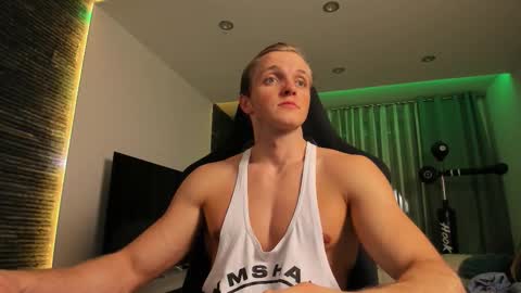 Chase Reed online show from November 18, 6:23 pm