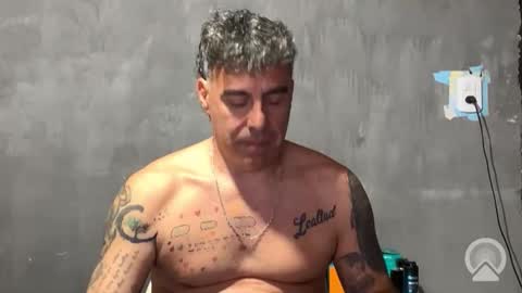 Snapshot of chato012 chatting on November 6, 7:04 pm chato012 online show from November 6, 7:04 pm