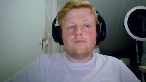 Snapshot of chattygingerboy chatting on June 20, 10:56 pm Gingerboy online show from June 20, 10:56 pm