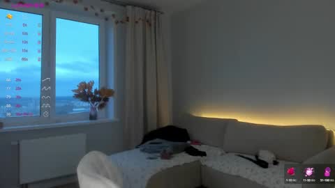 Em online show from September 30, 1:27 pm