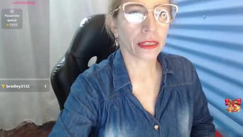 CHAYLA VICTORIA RUIZ  online show from April 17, 3:04 pm