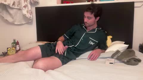 Snapshot of chazdazle chatting on October 31, 9:54 am Chaz online show from October 31, 9:54 am