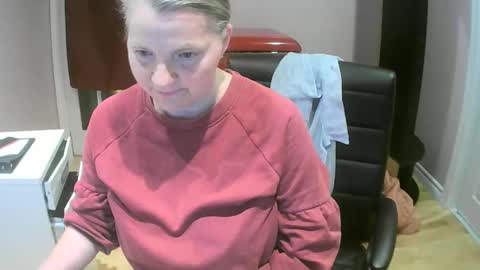 chealsiek online show from October 5, 11:30 am