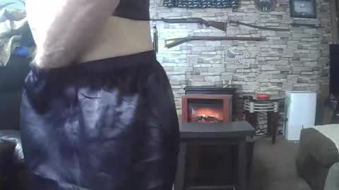 Snapshot of cheekers073163937 chatting on April 14, 3:45 am cheekers073163937 online show from April 14, 3:45 am