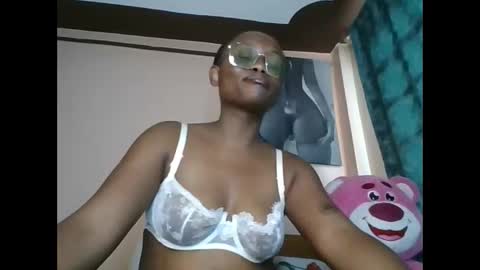 Snapshot of cheeky_charms chatting on May 16, 1:54 pm cheeky_charms online show from May 16, 1:54 pm