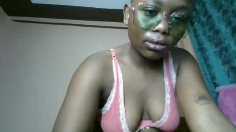 Snapshot of cheeky_charms chatting on May 17, 1:58 am cheeky_charms online show from May 17, 1:58 am