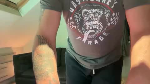 Snapshot of cheekylondon70 chatting on October 29, 10:33 pm Cheekylondon online show from October 29, 10:33 pm