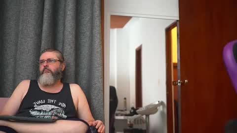 Snapshot of cheeseburgerjesus chatting on December 14, 9:13 pm Cheesburger Jesus and whoever showed up. online show from December 14, 9:13 pm