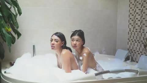 Snapshot of cheeseburgerjesus chatting on January 5, 6:02 pm Cheesburger Jesus and whoever showed up. online show from January 5, 6:02 pm