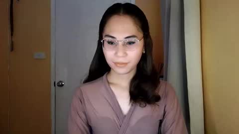 chelly4u69 online show from April 3, 1:47 am