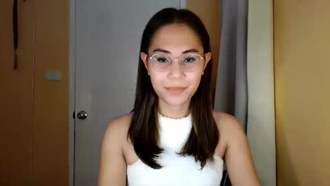 chelly4u69 online show from April 19, 2:00 am