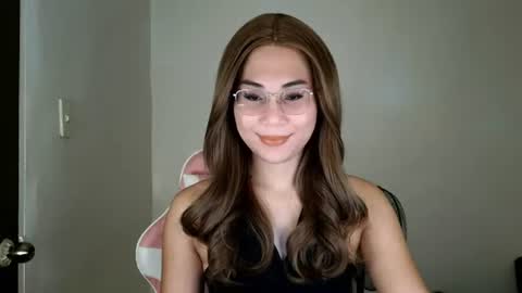 Snapshot of chelly4u69 chatting on June 27, 11:43 pm chelly4u69 online show from June 27, 11:43 pm