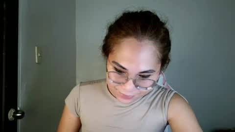 Snapshot of chelly4u69 chatting on June 30, 1:17 am chelly4u69 online show from June 30, 1:17 am